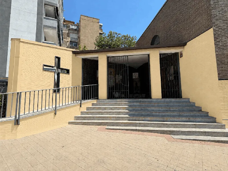 Entrada de la parroquia